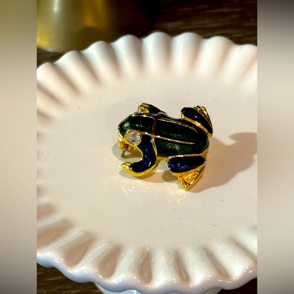 Frog blue and green enamel on gold tone pin - Picture 3 of 5